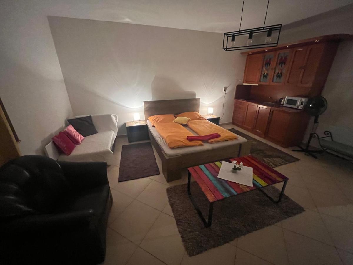 Monelly Apartman Komárno Εξωτερικό φωτογραφία